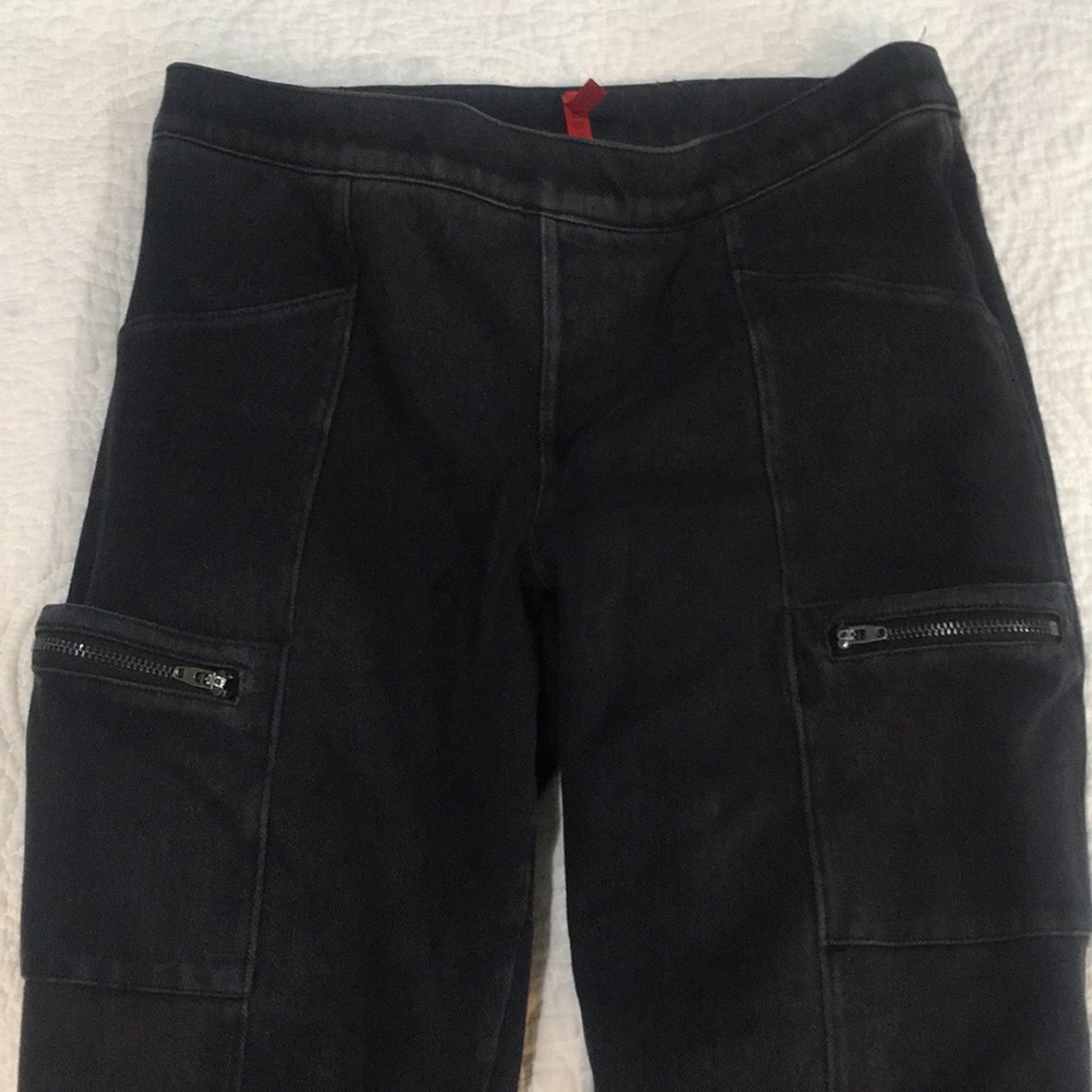 Black spanx jeggings. Super flattering!